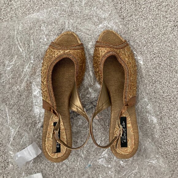 Indian Embroidered Sandals - Picture 2 of 6